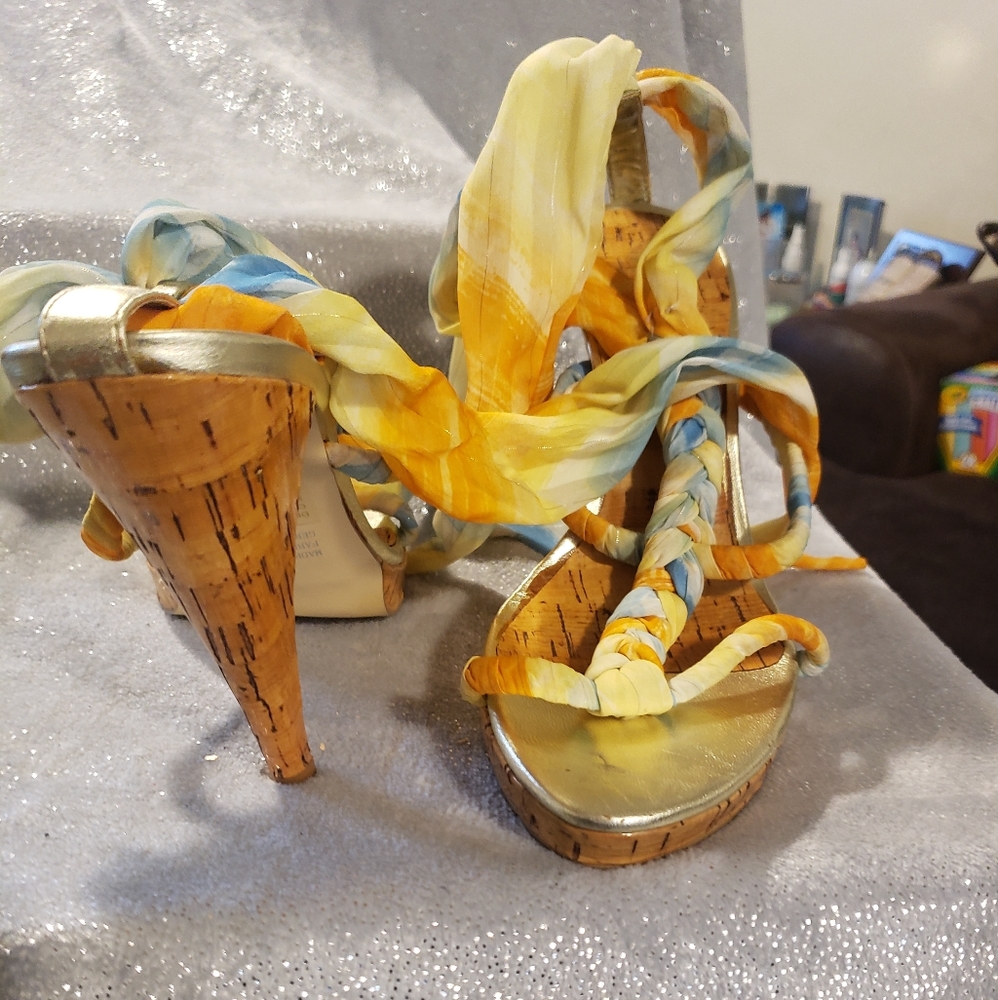 Shoes - Picture 2 of 4